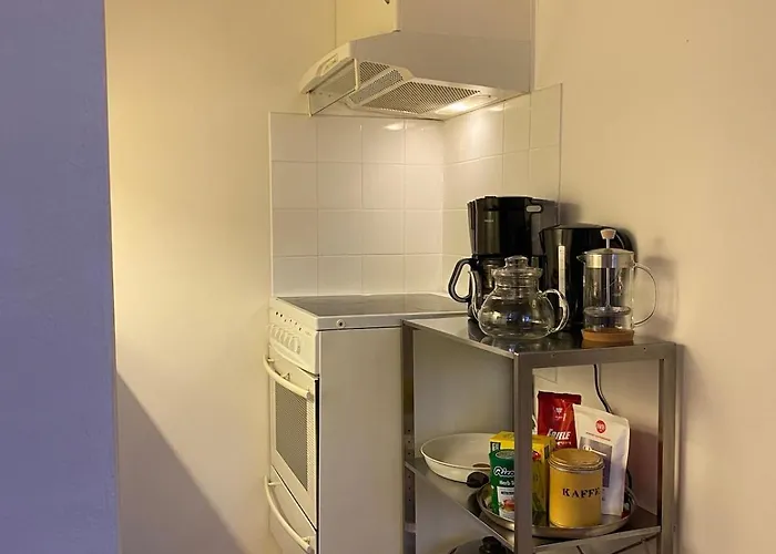 Unique Relaxed Corner Flat In