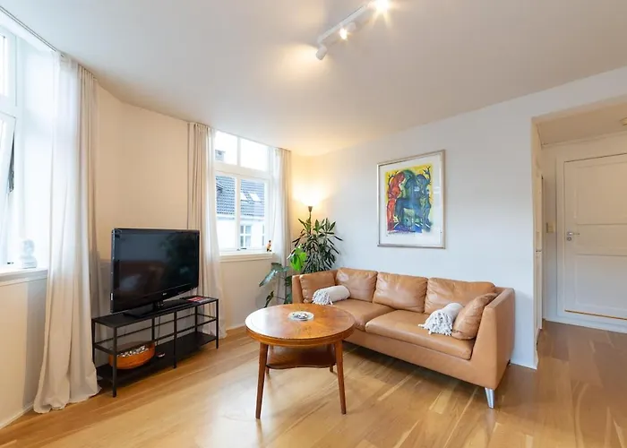 Unique Relaxed Corner Flat In * Bergen