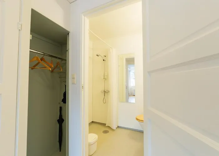 Unique Relaxed Corner Flat In * Bergen