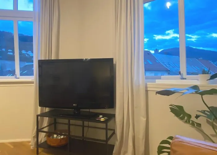 Unique Relaxed Corner Flat In *